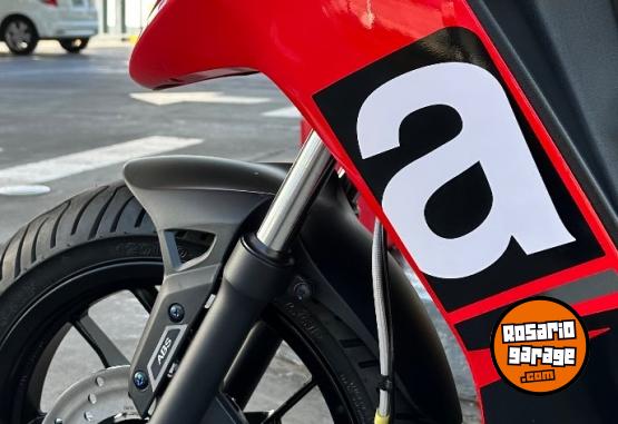 Motos - Aprilia SR 160 2025 Nafta 7700Km - En Venta