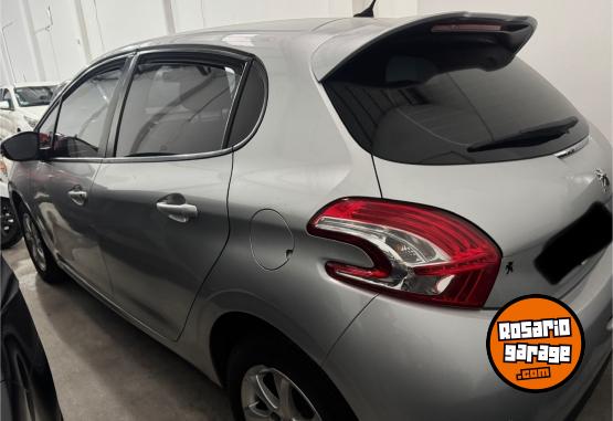 Autos - Peugeot 208 Allure Touchscreen 2015 Nafta 103000Km - En Venta