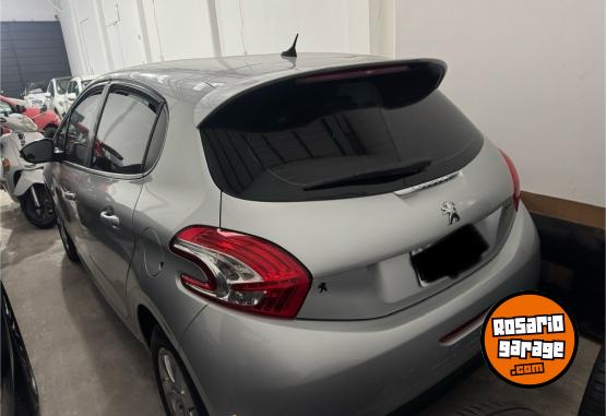 Autos - Peugeot 208 Allure Touchscreen 2015 Nafta 103000Km - En Venta