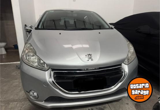 Autos - Peugeot 208 Allure Touchscreen 2015 Nafta 103000Km - En Venta