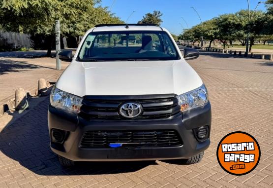 Camionetas - Toyota HILUX 2.4 SC DX 2026 Diesel 0Km - En Venta