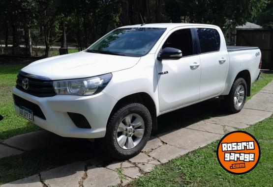 Camionetas - Toyota Hilux - DC SR -- 4 x 4 2017 Diesel 245000Km - En Venta