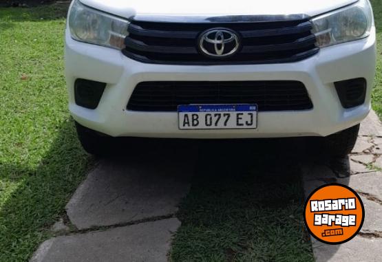 Camionetas - Toyota Hilux - DC SR -- 4 x 4 2017 Diesel 245000Km - En Venta