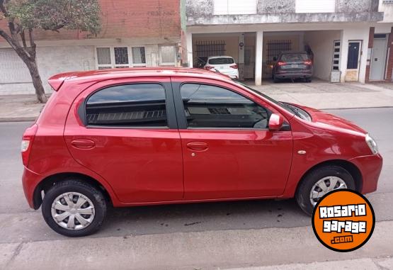 Autos - Toyota Etios 2015 Nafta 139000Km - En Venta