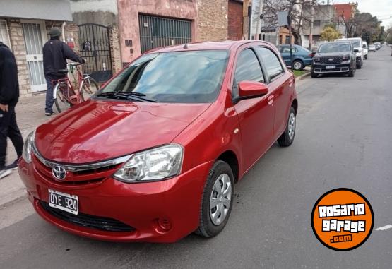 Autos - Toyota Etios 2015 Nafta 139000Km - En Venta