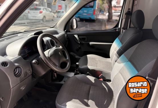 Utilitarios - Peugeot Partner 2022 Diesel 70000Km - En Venta