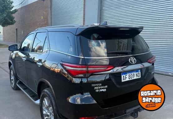 Camionetas - Toyota Hilux sw4 2023 Diesel 100000Km - En Venta