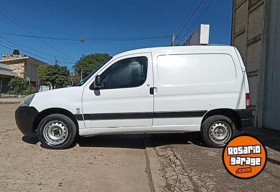 Utilitarios - Peugeot Partner kangoo Fiorino 2010 Nafta 270Km - En Venta