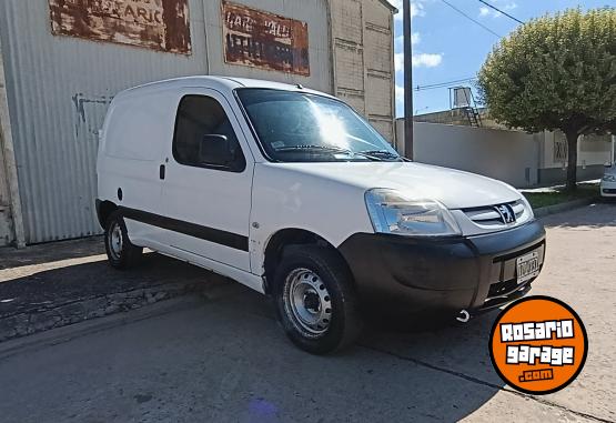 Utilitarios - Peugeot Partner kangoo Fiorino 2010 Nafta 270Km - En Venta