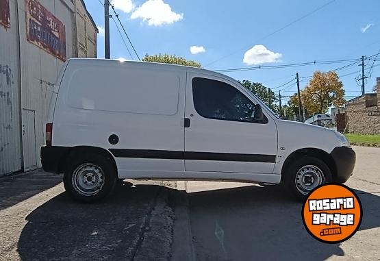 Utilitarios - Peugeot Partner kangoo Fiorino 2010 Nafta 270Km - En Venta