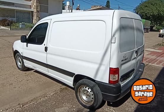 Utilitarios - Peugeot Partner kangoo Fiorino 2010 Nafta 270Km - En Venta