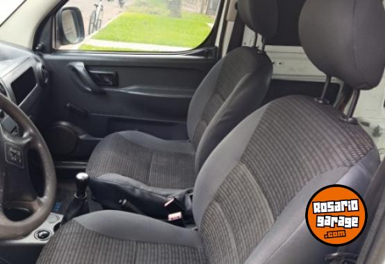 Utilitarios - Peugeot Partner kangoo Fiorino 2010 Nafta 270Km - En Venta