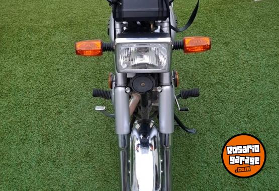 Motos - Suzuki AX100 2022 Nafta 5700Km - En Venta