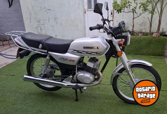 Motos - Suzuki AX100 2022 Nafta 5700Km - En Venta