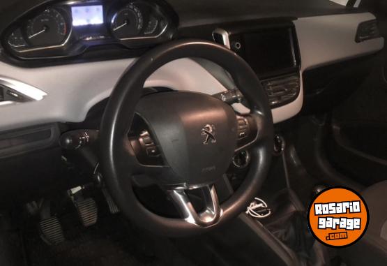 Autos - Peugeot 208 2016 Nafta 126000Km - En Venta