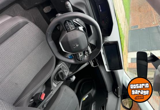 Autos - Peugeot 208 2024 Nafta 11000Km - En Venta