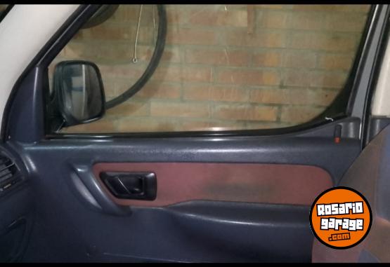 Utilitarios - Renault Berlingo 2003 Nafta 200000Km - En Venta