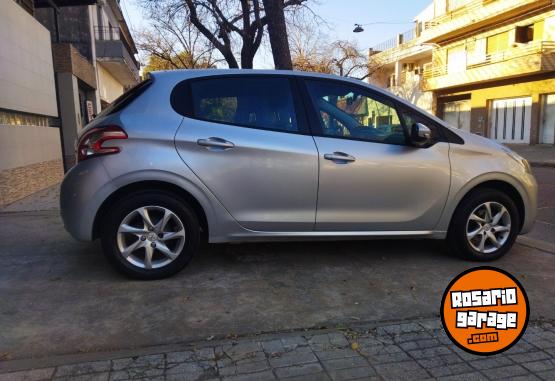 Autos - Peugeot 208 ALLURE TOUCH 2015 Nafta 99000Km - En Venta