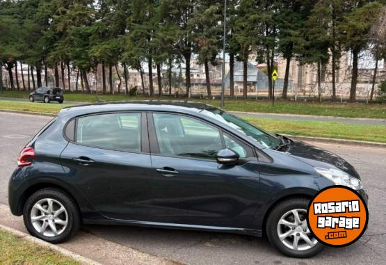 Autos - Peugeot 208 2014 Nafta 122000Km - En Venta
