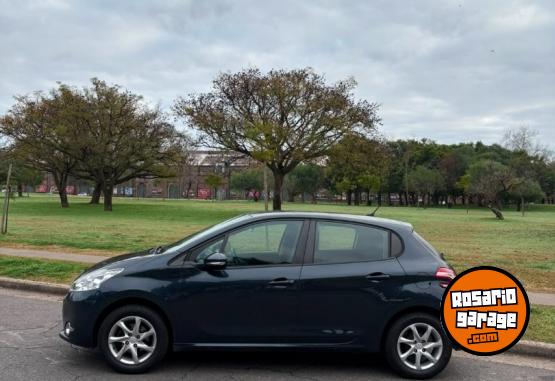 Autos - Peugeot 208 2014 Nafta 122000Km - En Venta