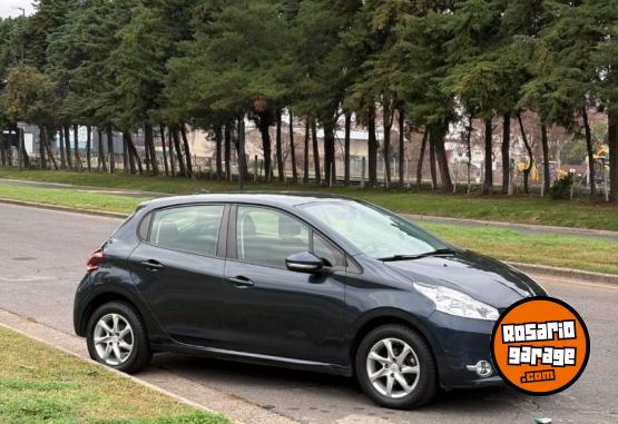 Autos - Peugeot 208 2014 Nafta 122000Km - En Venta