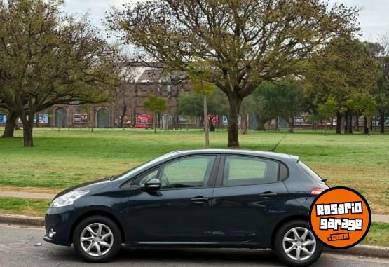 Autos - Peugeot 208 2014 Nafta 122000Km - En Venta