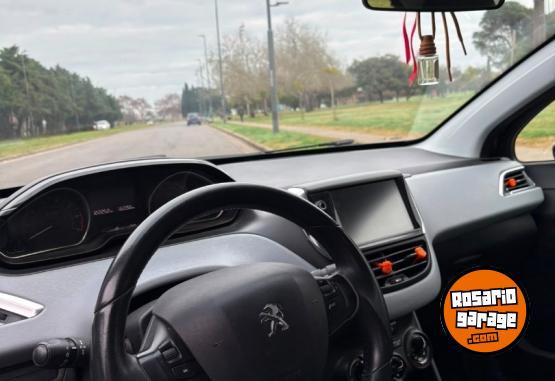 Autos - Peugeot 208 2014 Nafta 122000Km - En Venta