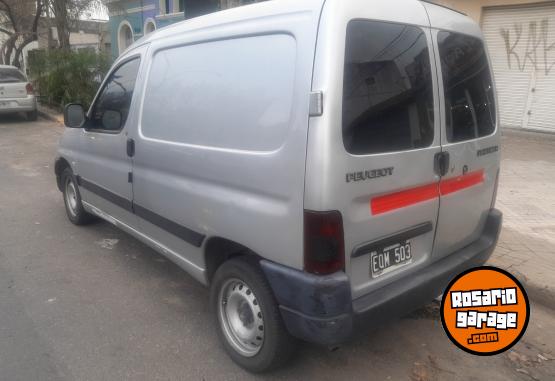 Utilitarios - Peugeot Partner 1.9 D furgon 2004 Diesel 240000Km - En Venta