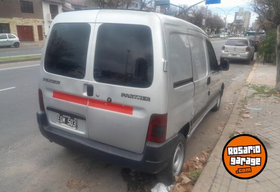 Utilitarios - Peugeot Partner 1.9 D furgon 2004 Diesel 240000Km - En Venta