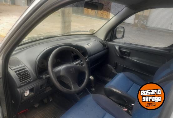 Utilitarios - Peugeot Partner 1.9 D furgon 2004 Diesel 240000Km - En Venta