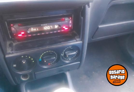 Utilitarios - Peugeot Partner 1.9 D furgon 2004 Diesel 240000Km - En Venta