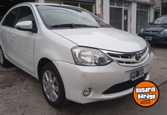 Autos - Toyota ETIOS XLS 4P MT 2015 Nafta 151000Km - En Venta