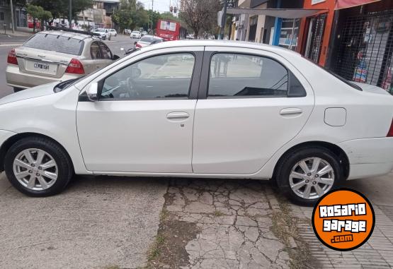 Autos - Toyota ETIOS XLS 4P MT 2015 Nafta 151000Km - En Venta