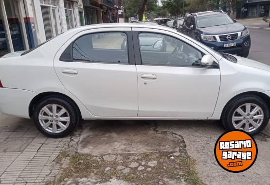 Autos - Toyota ETIOS XLS 4P MT 2015 Nafta 151000Km - En Venta