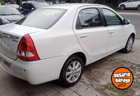 Autos - Toyota ETIOS XLS 4P MT 2015 Nafta 151000Km - En Venta