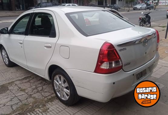 Autos - Toyota ETIOS XLS 4P MT 2015 Nafta 151000Km - En Venta