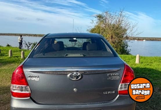Autos - Toyota Etios 2014 Nafta 145000Km - En Venta