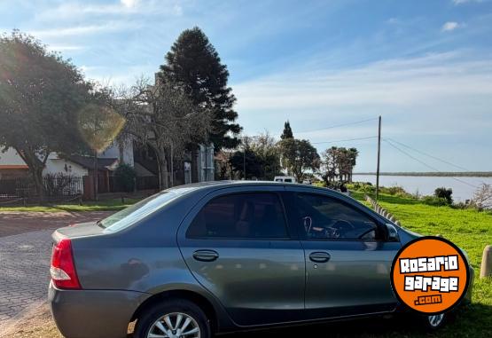 Autos - Toyota Etios 2014 Nafta 145000Km - En Venta