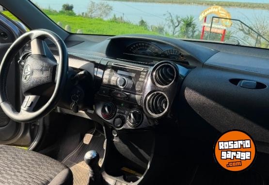 Autos - Toyota Etios 2014 Nafta 145000Km - En Venta