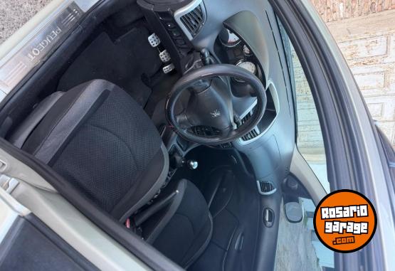 Autos - Peugeot 207 2013 Nafta 137000Km - En Venta