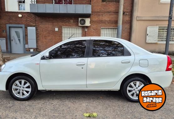Autos - Toyota XLS 1.5 2018 Nafta 100000Km - En Venta