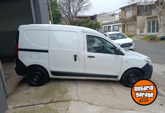 Utilitarios - Renault Kangoo 2021 Nafta 132000Km - En Venta