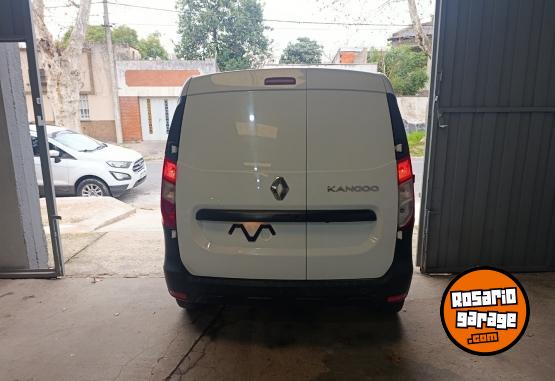 Utilitarios - Renault Kangoo 2021 Nafta 132000Km - En Venta