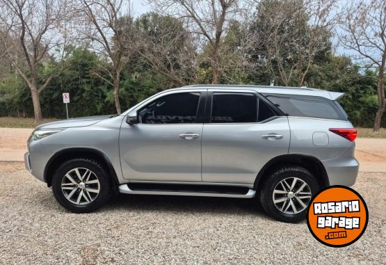 Camionetas - Toyota SW4 SRX A/T 7A 2018 Diesel 140000Km - En Venta