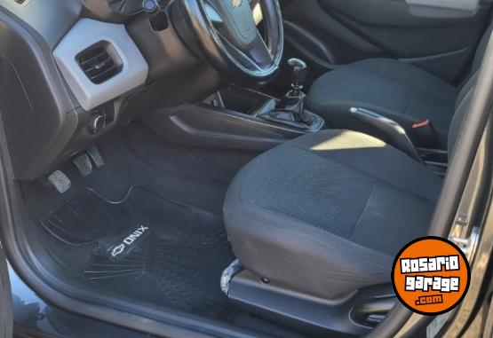 Autos - Chevrolet ONIX JOY + 2018 Nafta 118000Km - En Venta