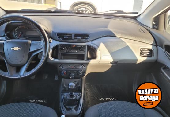 Autos - Chevrolet ONIX JOY + 2018 Nafta 118000Km - En Venta