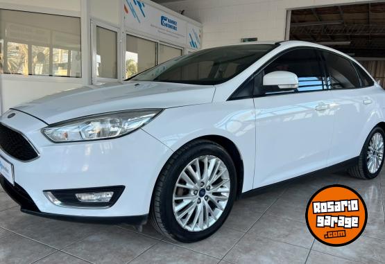 Autos - Ford FOCUS SE PLUS 2016 Nafta 110000Km - En Venta