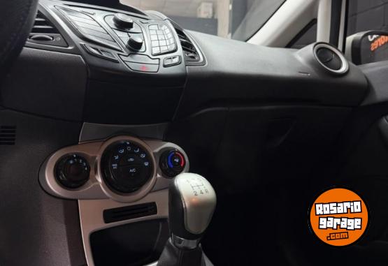 Autos - Ford Fiesta SE 2015 Nafta 130000Km - En Venta