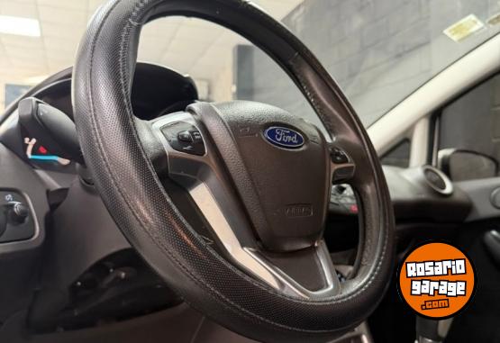Autos - Ford Fiesta SE 2015 Nafta 130000Km - En Venta