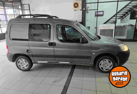 Utilitarios - Peugeot Partner 2022 Diesel 98000Km - En Venta